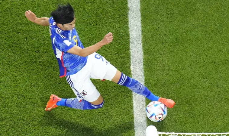 Bóng Trong Cuộc Và Bóng Ngoài Cuộc Theo Luật FIFA