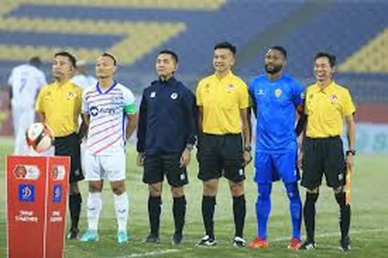 Trợ Lý Trọng Tài Bóng Đá Vai Trò Và Nhiệm Vụ Quan Trọng